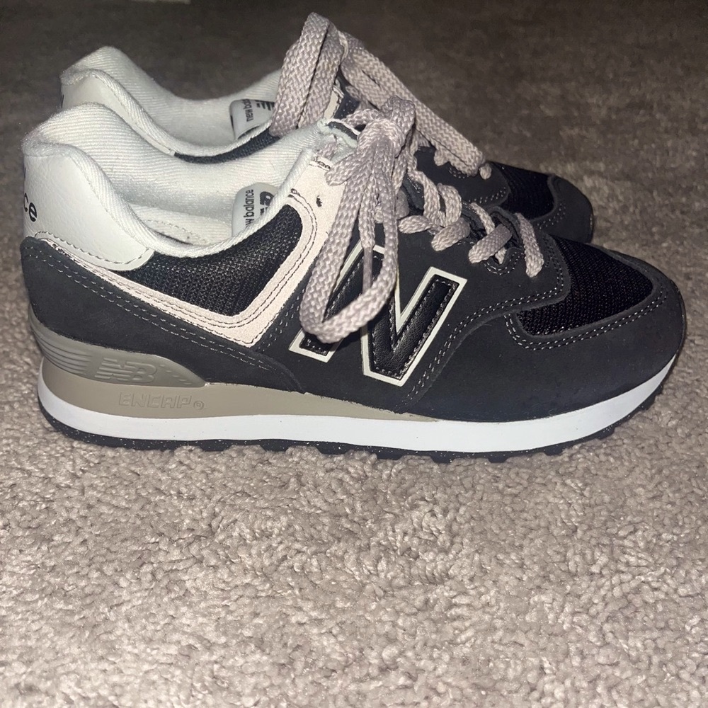 New Balance 574 Women’s Size 6 black
